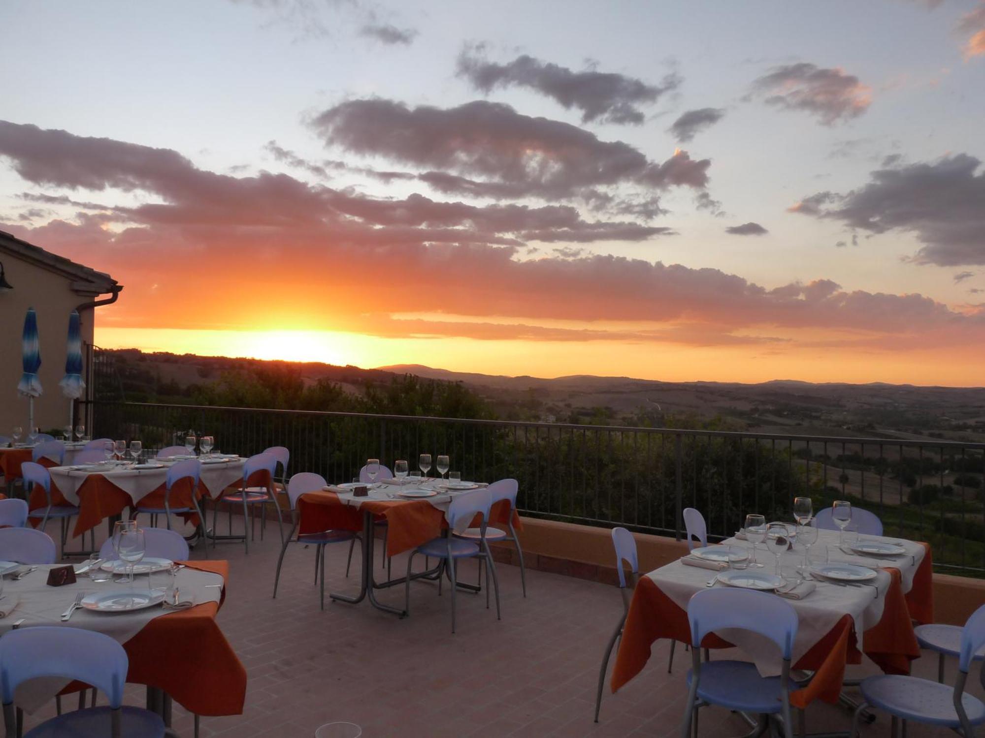 Cadabo Villa Montecarotto Exterior photo
