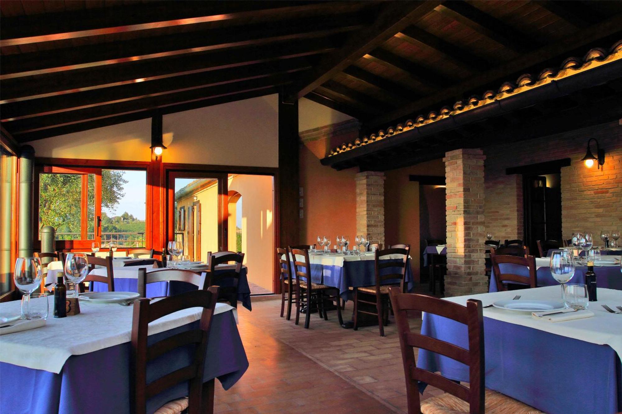Cadabo Villa Montecarotto Exterior photo